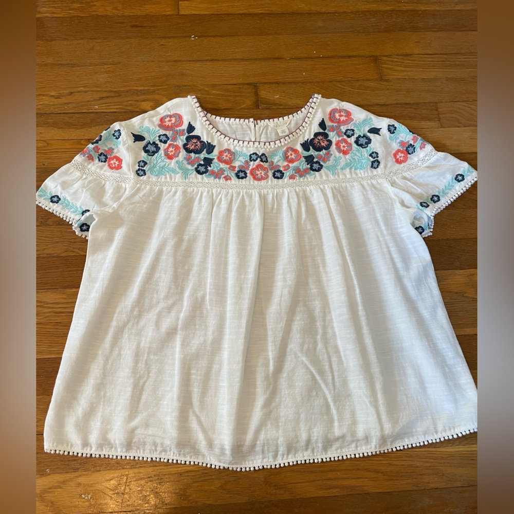 Women’s Embroidered Short Sleeve Shirt